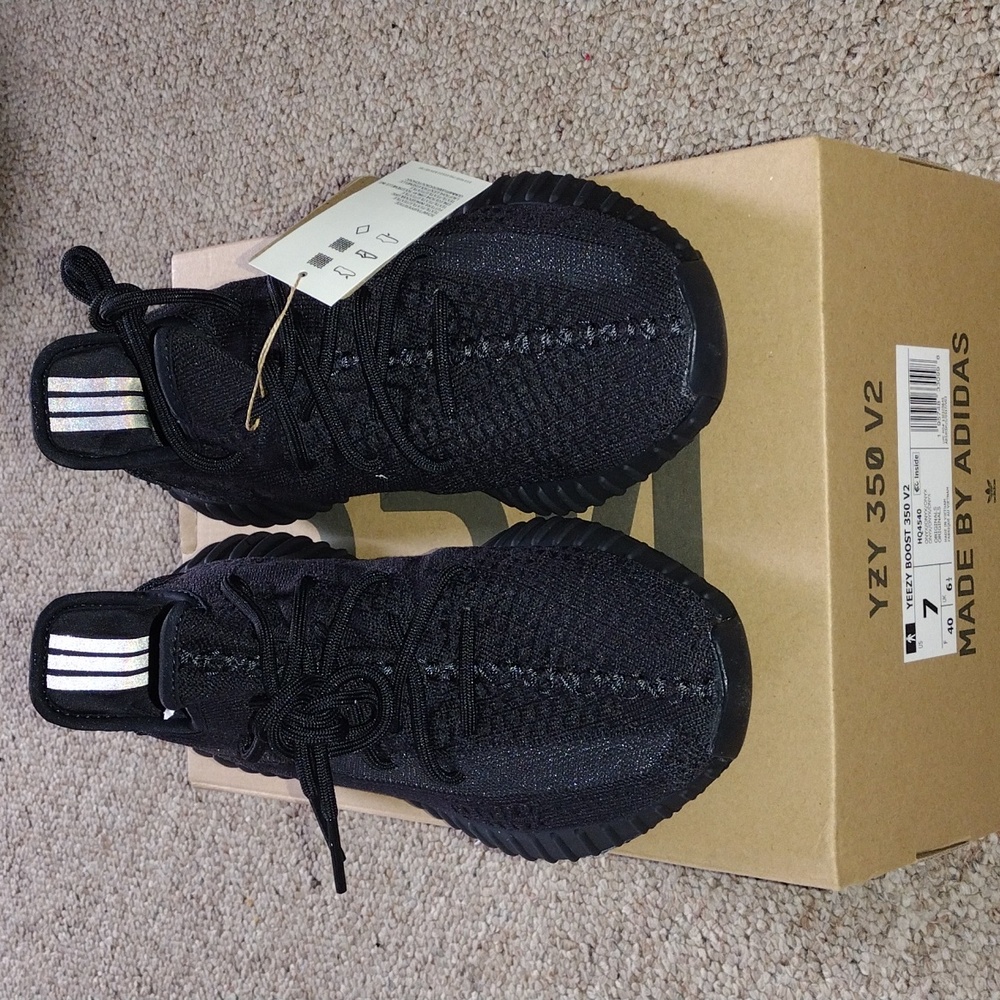 Yeezy 350 V2 size 7